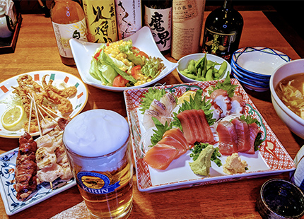 /></div><p>大みか駅東口階段上がって徒歩2分。炭火で焼く焼鳥と手作り料理でお迎えします！</p><dl><dt>所在地</dt><dd>日立市大みか町2-24-6</dd><dt>営業時間</dt><dd>17:00～23:30</dd><dt>定休日</dt><dd>日曜日</dd><dt>TEL：</dt><dd>0294-52-1338</dd><dt>HP：</dt><dd><a href=